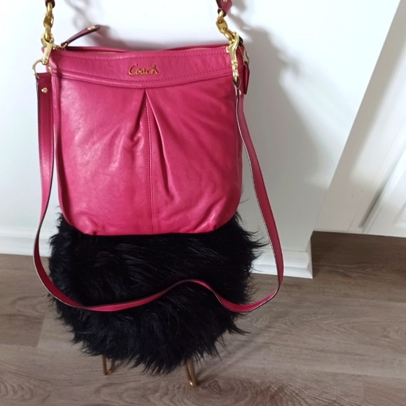 🆕Magenta Authentic Coach Hobo Crossbody 12W x10H x4D - Picture 1 of 6